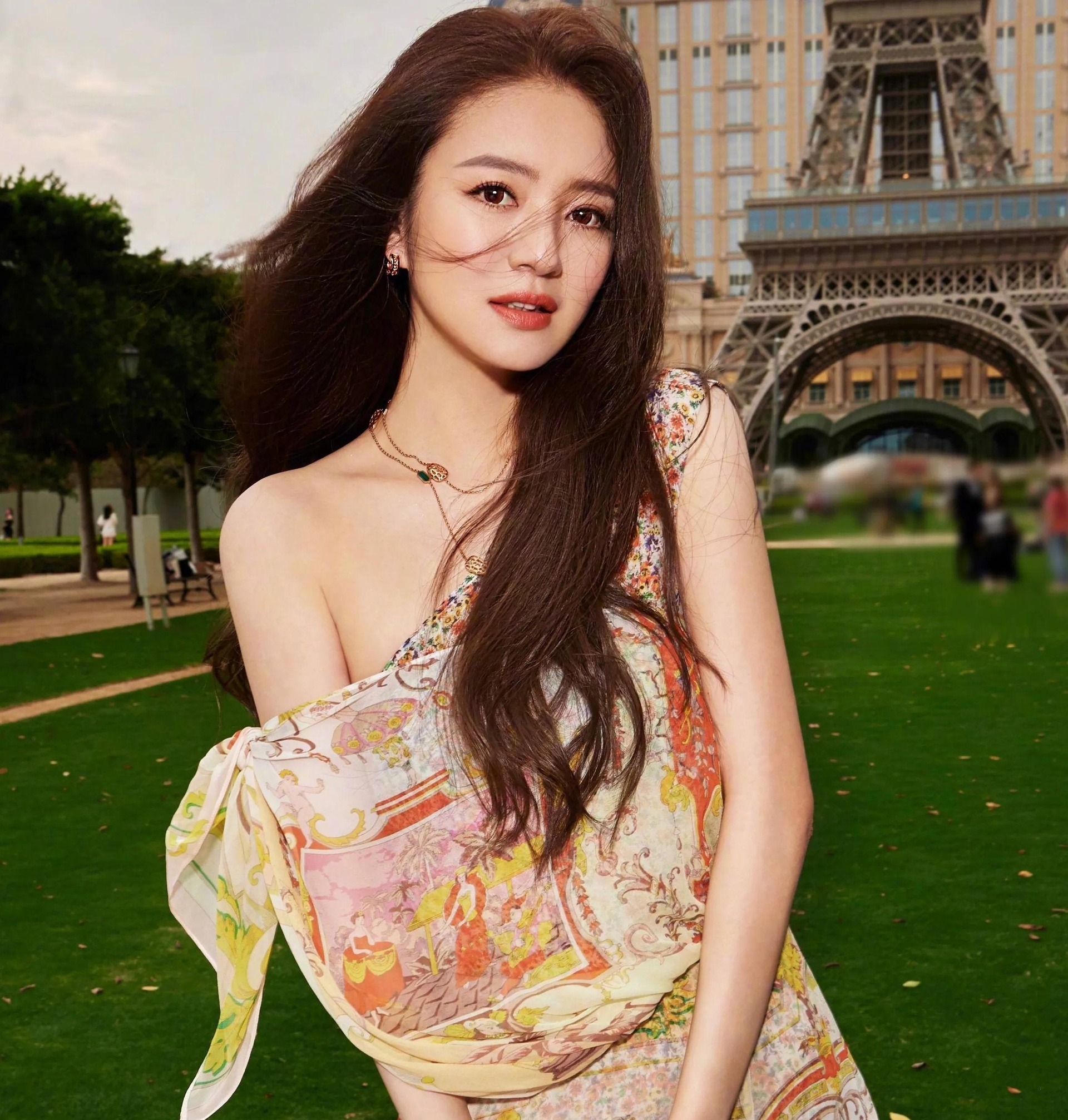 "Nữ diễn viên phim giờ vàng" cắt đứt quan hệ sau khi chồng đại gia bị bắt andihien6 17601538955581136559280 1760157189996 1760157190336817371572