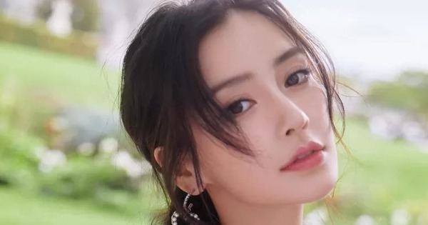 Angelababy bị mắng trên phố angelababy thumbnail 120523 8295 1748585843473518770870 0 0 393 750 crop 17485858535991318742372jpg