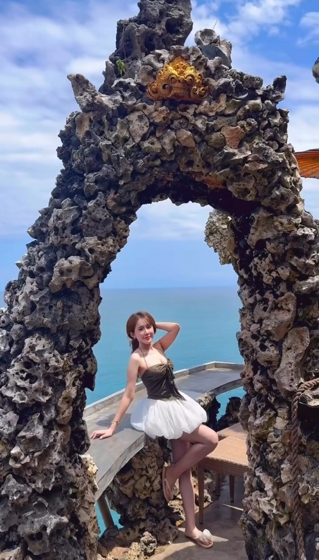 Khoe dáng cực phẩm dưới nắng Bali, hot girl Việt khiến MXH