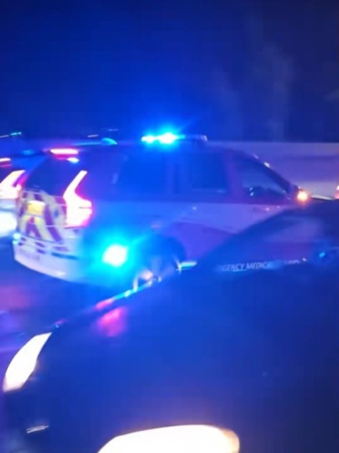 Đâm dao như “phim kinh dị” trên tàu hỏa Anh, nhiều người giẫm đạp nhau bỏ chạy- Ảnh 1.