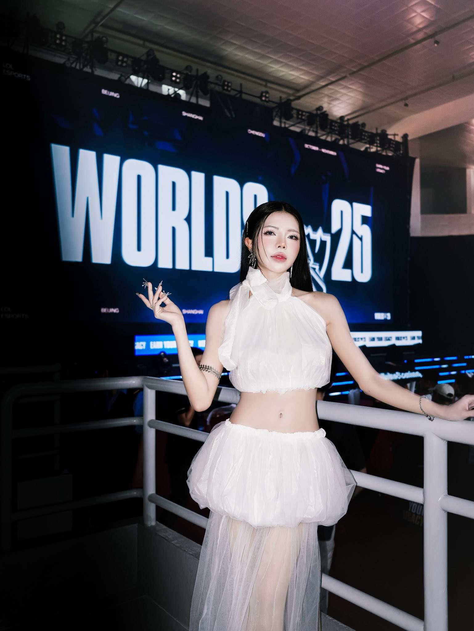 Mai Dora cosplay Ahri tung chiêu