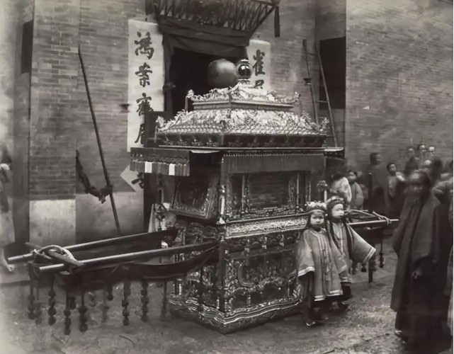 Ảnh hiếm thời Thanh: Nhà quan treo da hổ trấn trạch, đội quân thái giám của Từ Hi có điểm này khác thường- Ảnh 7.