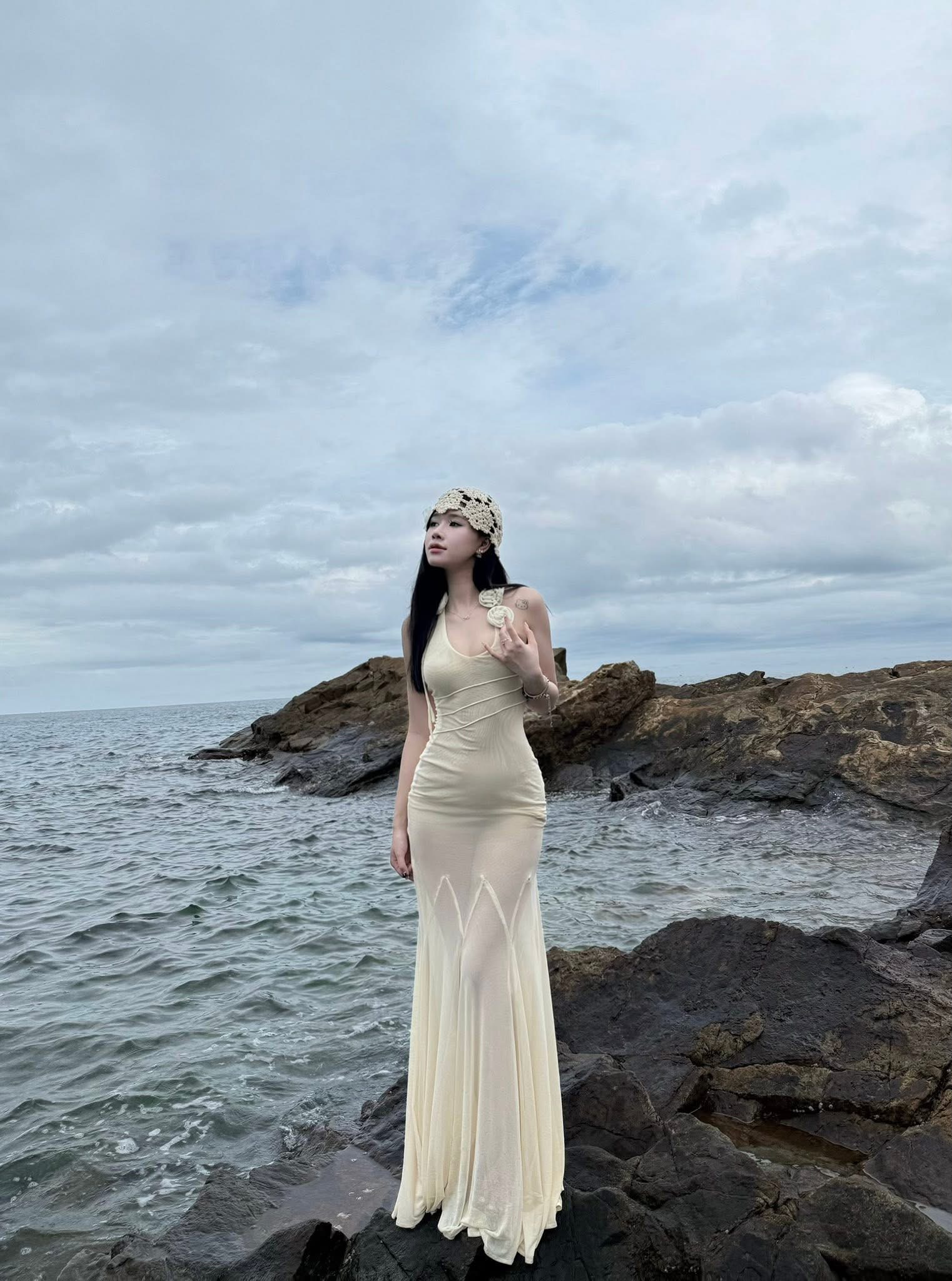 anh-11-1753863717008568322583-1753864597264-175386459763110409152 "Lịm tim" với bộ ảnh sinh nhật 18+ gợi cảm của nữ tuyển thủ Liên Quân Mobile anh 11 1753863717008568322583 1753864597264 175386459763110409152