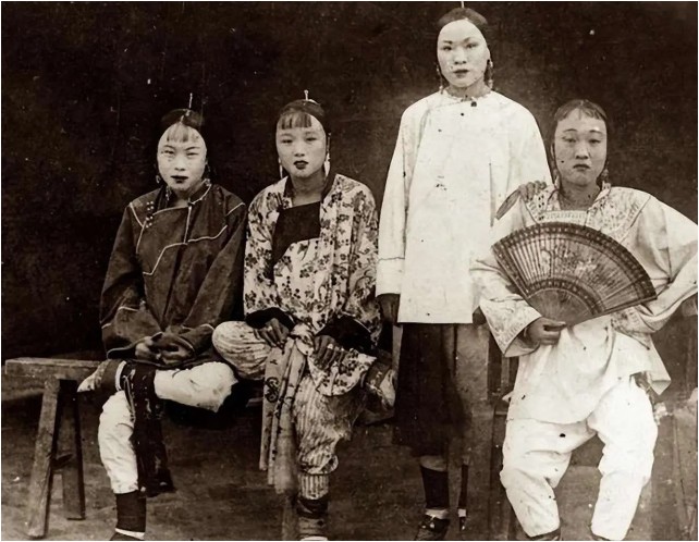 Ảnh hiếm thời Thanh: Nhà quan treo da hổ trấn trạch, đội quân thái giám của Từ Hi có điểm này khác thường- Ảnh 5.