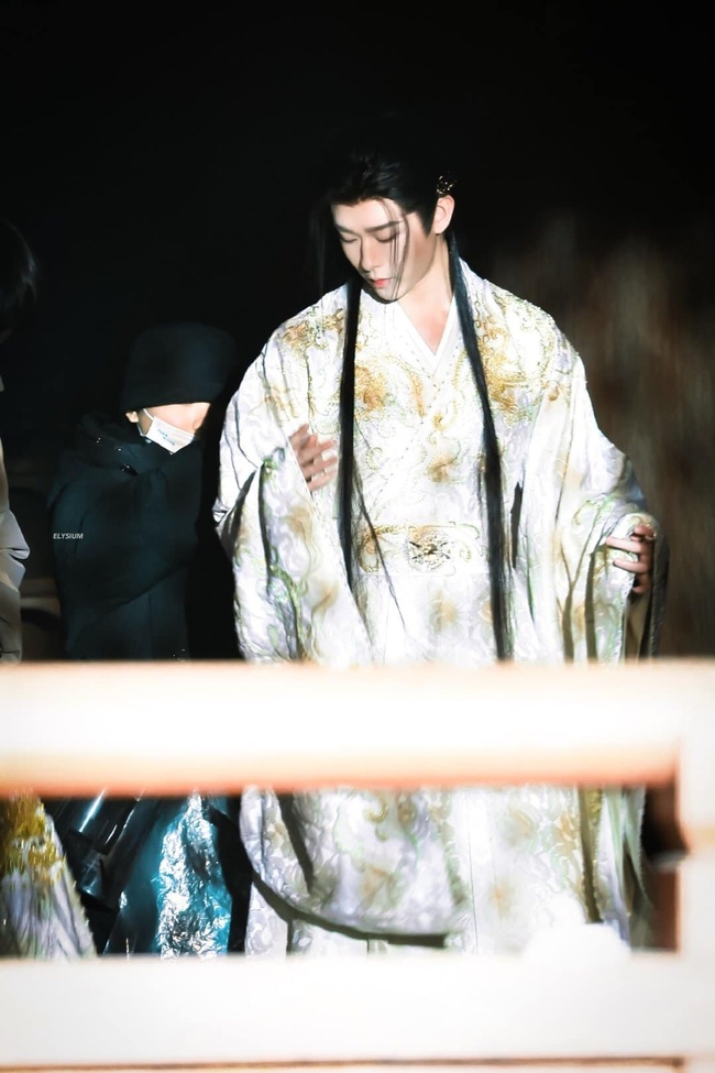 Long thần đẹp khuynh đảo màn ảnh Trung Quốc hiện tại: Nhan sắc hoa lệ càng ngắm càng mê- Ảnh 10. Long thần đẹp khuynh đảo màn ảnh Trung Quốc hiện tại: Nhan sắc hoa lệ càng ngắm càng mê- Ảnh 10.