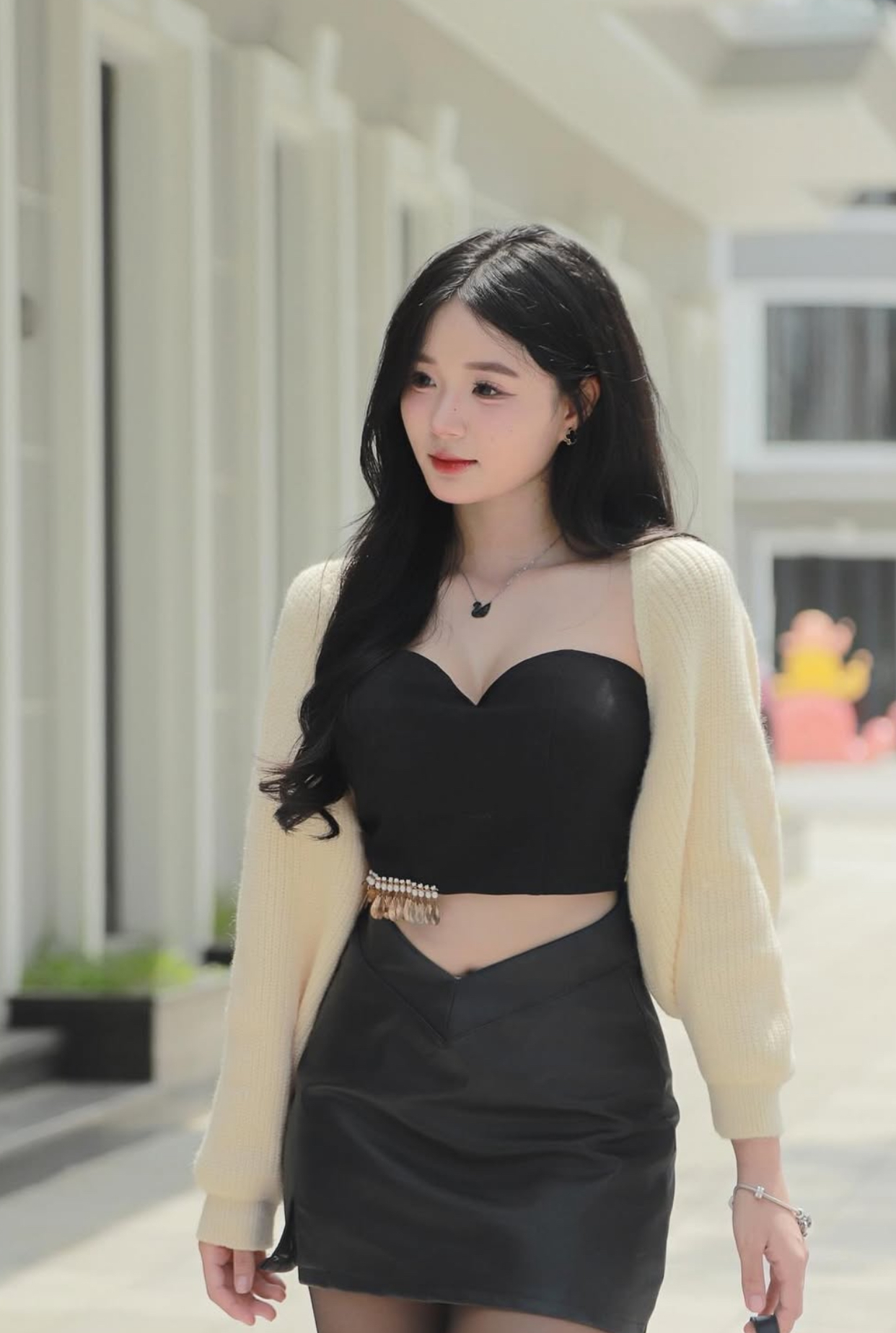 Chìm đắm trong profile của nữ game thủ Genshin Impact 3,7 triệu follow, nhan sắc và tài năng đều