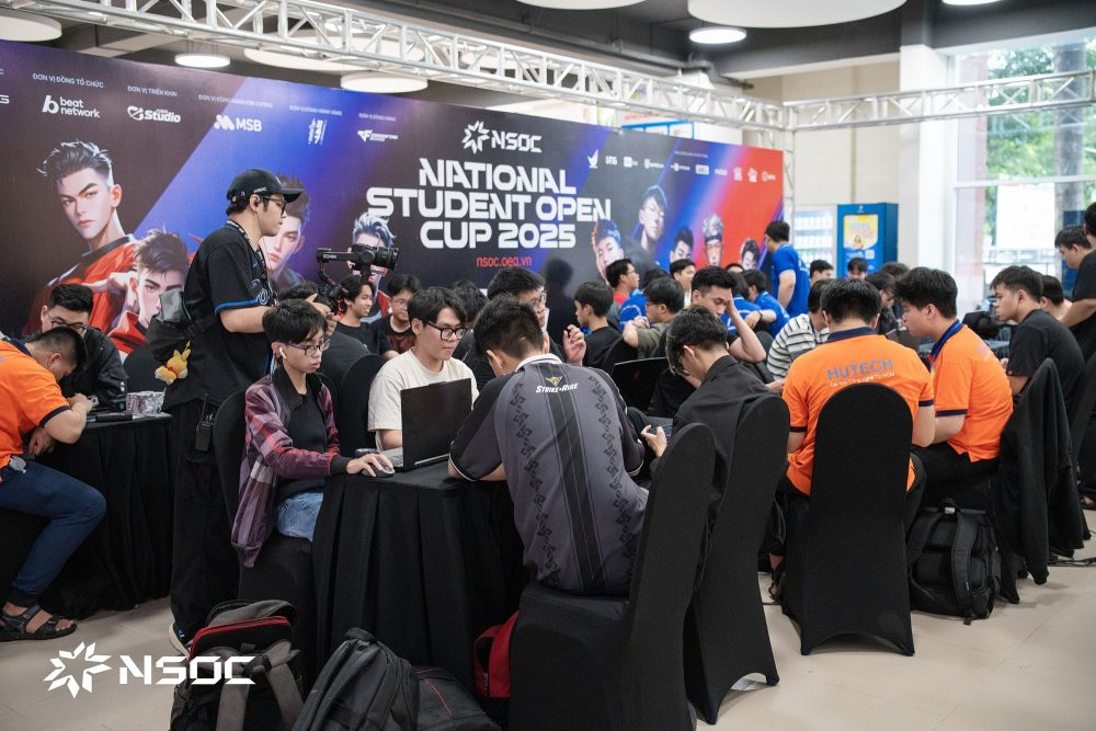 Vòng loại NSOC 2025 bùng nổ với hơn 5.000 tuyển thủ so tài - cuộc đua căng nhất cộng đồng eSports sinh viên Việt Nam- Ảnh 2. Vòng loại NSOC 2025 bùng nổ với hơn 5.000 tuyển thủ so tài - cuộc đua căng nhất cộng đồng eSports sinh viên Việt Nam- Ảnh 2.