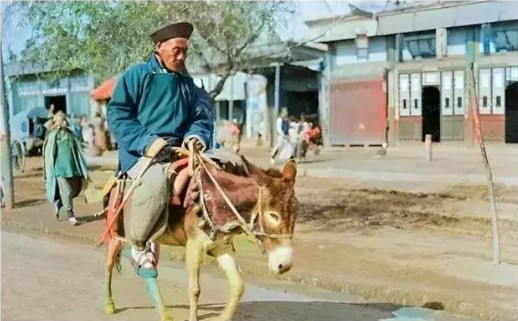 6 bức ảnh hiếm cuối triều Thanh: Chính thất lạnh lùng, thông phòng e dè, diện mạo thái giám gây bất ngờ- Ảnh 5. 6 bức ảnh hiếm cuối triều Thanh: Chính thất lạnh lùng, thông phòng e dè, diện mạo thái giám gây bất ngờ- Ảnh 5.