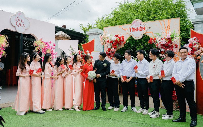 Nhà trai đi vài bước là sang đến nhà gái 