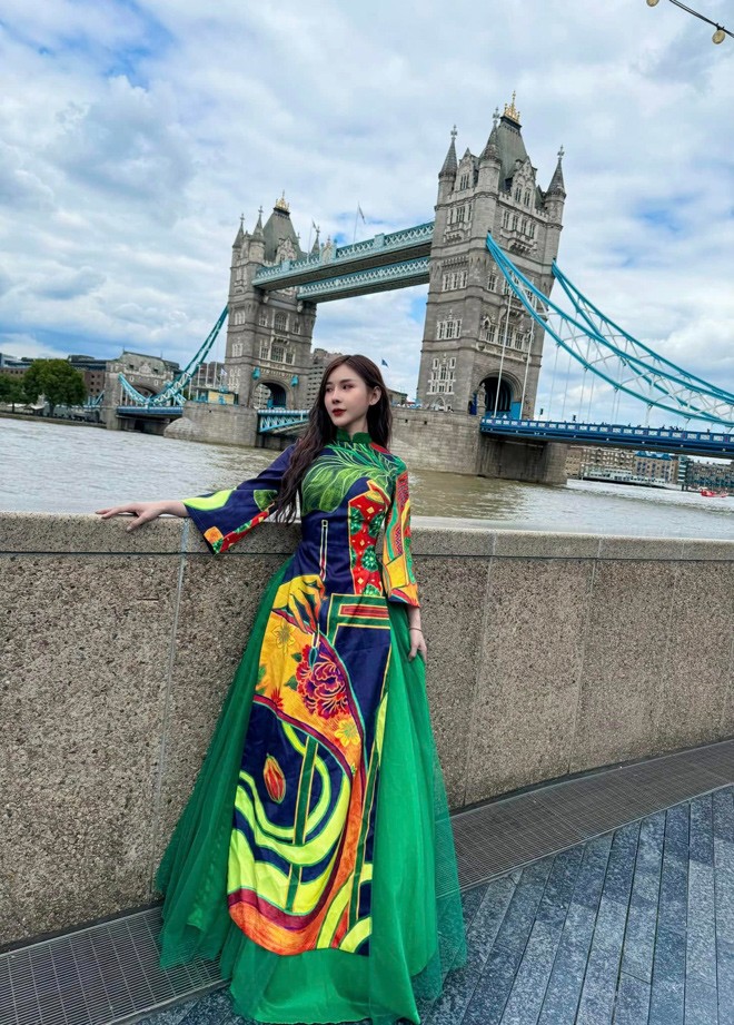 Nữ DJ có niềm đam mê đặc biệt với tà áo dài truyền thống 