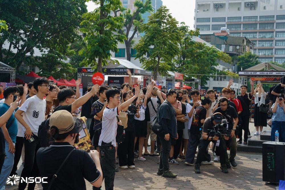Tiên Tiên, Ánh Sáng Aza, Wxrdie cùng “bữa tiệc giải trí” NSOC Unitour tại trường Đại học Xây Dựng Hà Nội- Ảnh 2.