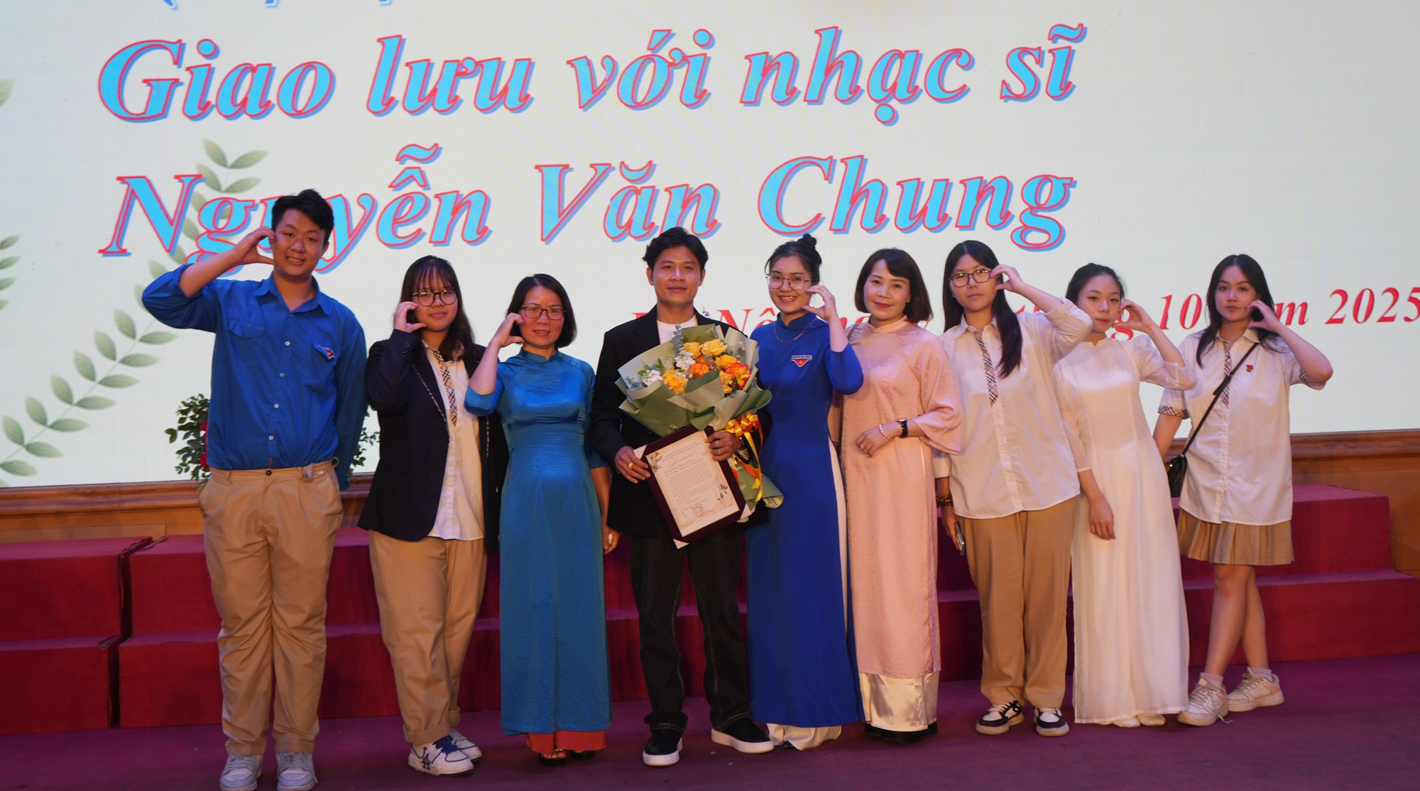 Nhạc sĩ Nguyễn Văn Chung cho biết, anh rất vui khi những bài hát của mình được giới trẻ đón nhận, yêu thích
