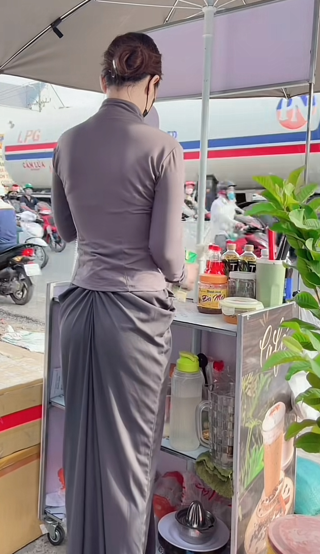 anh-5-1-17553057216801519369372-1755332577621-17553325778471930932815 "Hot girl bán cafe" phản ứng trước bàn tán, tự tin "flex" body cực gắt trong phòng gym anh 5 1 17553057216801519369372 1755332577621 17553325778471930932815