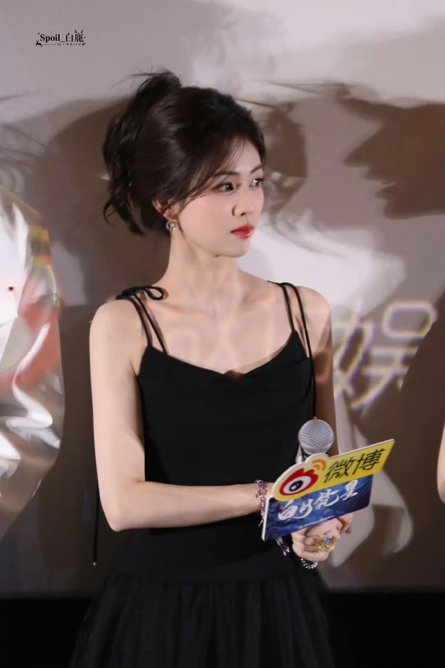 "Công chúa bong bóng" đẹp nhất màn ảnh Hoa ngữ hiện tại: Nhan sắc lên hương dữ dội, tỏa sáng rực rỡ hậu Đêm Hội Weibo anh 5 17366830767401536467748 1736684071656 17366840717961843434235