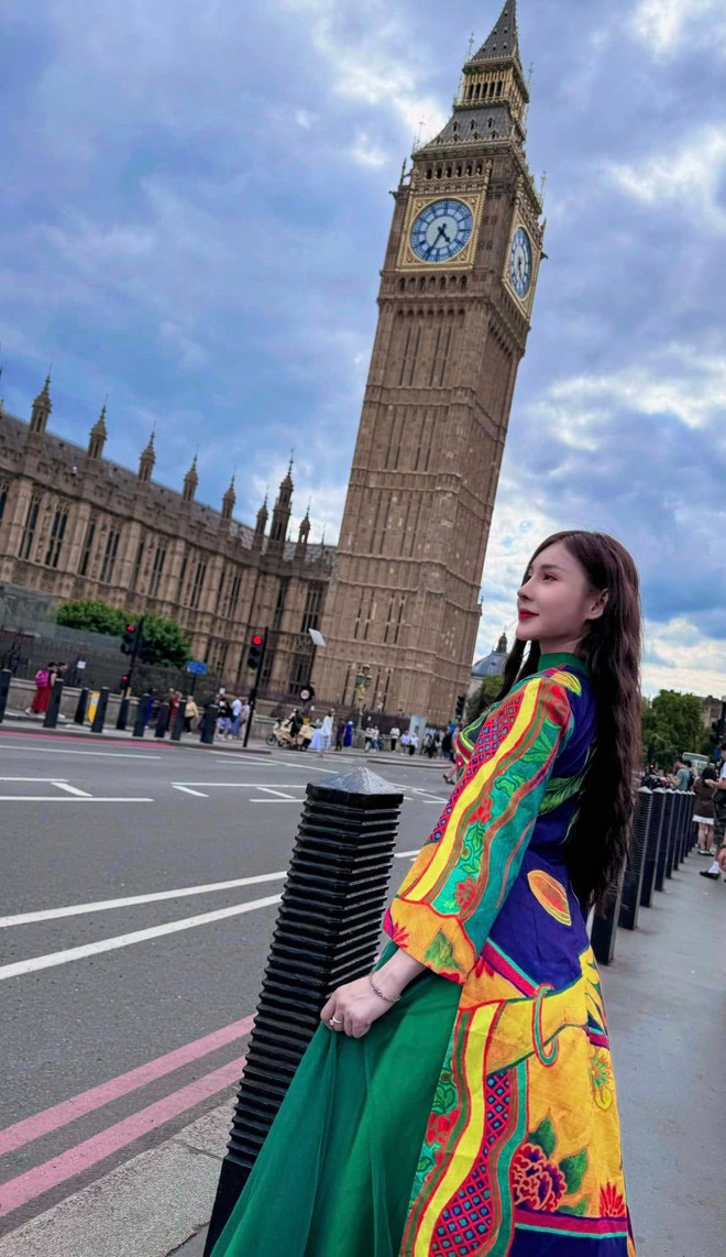 Cô nàng tự tin diện áo dài khi đến bất cứ đâu 