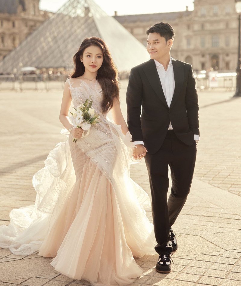 Cô dâu ở TPHCM xinh như búp bê, đầu đội vương miện làm từ 10 cây vàng - 3