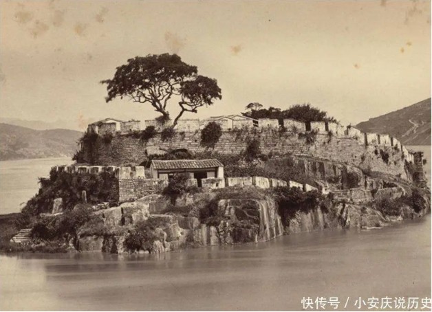 6 ảnh hiếm cuối thời nhà Thanh: Vợ lẽ lén tỏ thái độ với chính thất, binh lính tập luyện khí thế sôi sục- Ảnh 5. 6 ảnh hiếm cuối thời nhà Thanh: Vợ lẽ lén tỏ thái độ với chính thất, binh lính tập luyện khí thế sôi sục- Ảnh 5.