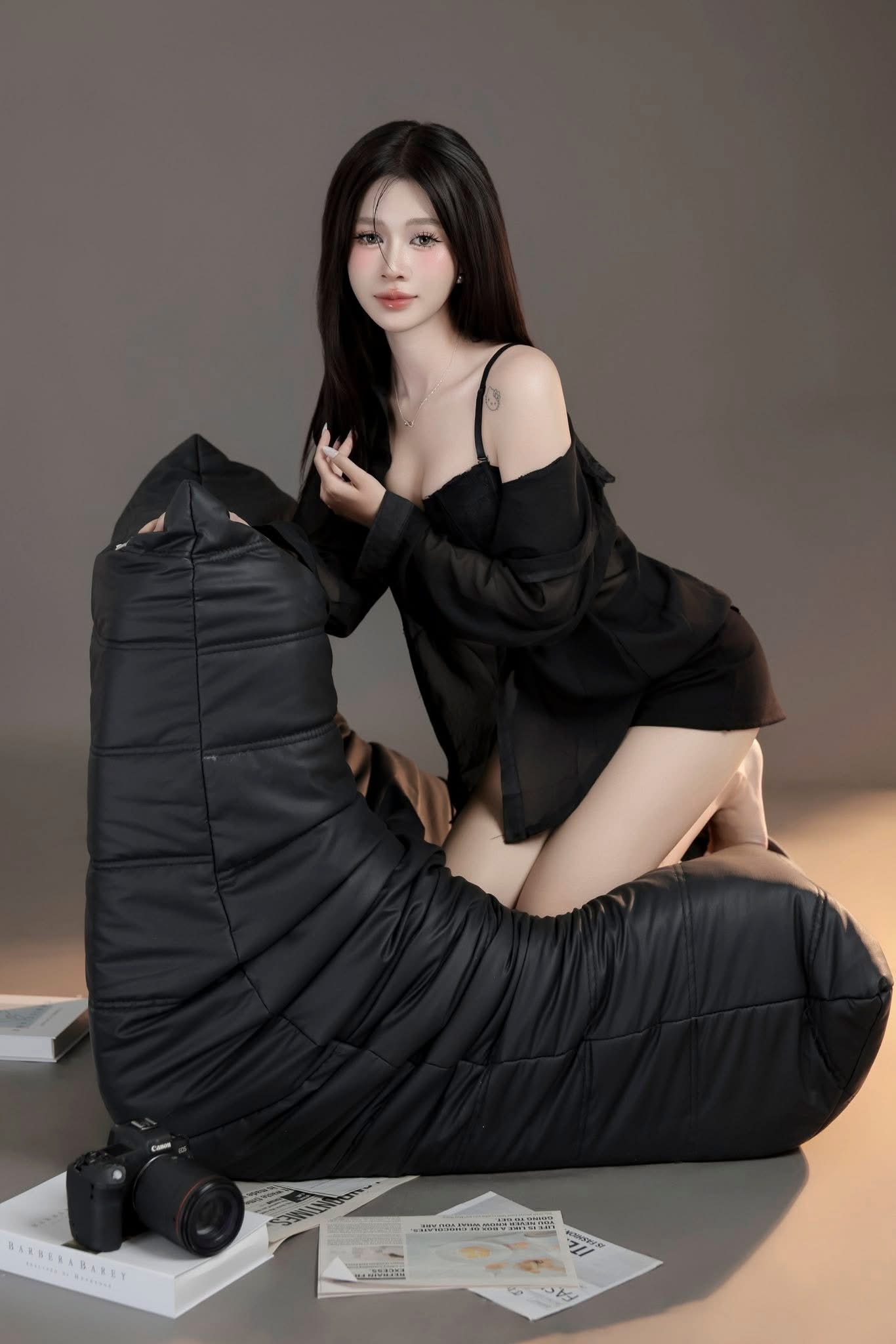 anh-7-1753863716951961117352-1753864591757-17538645921331893811437 "Lịm tim" với bộ ảnh sinh nhật 18+ gợi cảm của nữ tuyển thủ Liên Quân Mobile anh 7 1753863716951961117352 1753864591757 17538645921331893811437