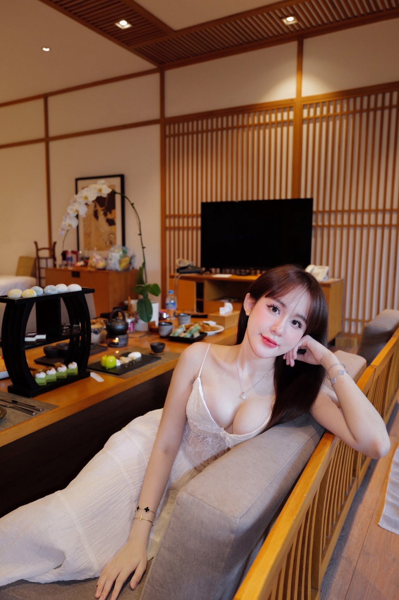 Khoe dáng cực phẩm dưới nắng Bali, hot girl Việt khiến MXH