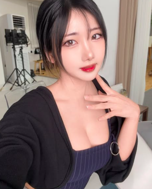 Ngắm loạt ảnh cosplay siêu nóng bỏng của fan nữ Faker, hút hồn game thủ- Ảnh 5. Ngắm loạt ảnh cosplay siêu nóng bỏng của fan nữ Faker, hút hồn game thủ- Ảnh 5.