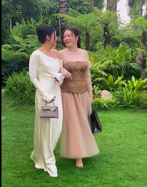 Bất ngờ với nhan sắc hiện tại của Lý Nhã Kỳ, tuổi 42 lại giống 1 nữ ca sĩ nổi tiếng- Ảnh 3. Bất ngờ với nhan sắc hiện tại của Lý Nhã Kỳ, tuổi 42 lại giống 1 nữ ca sĩ nổi tiếng- Ảnh 3.