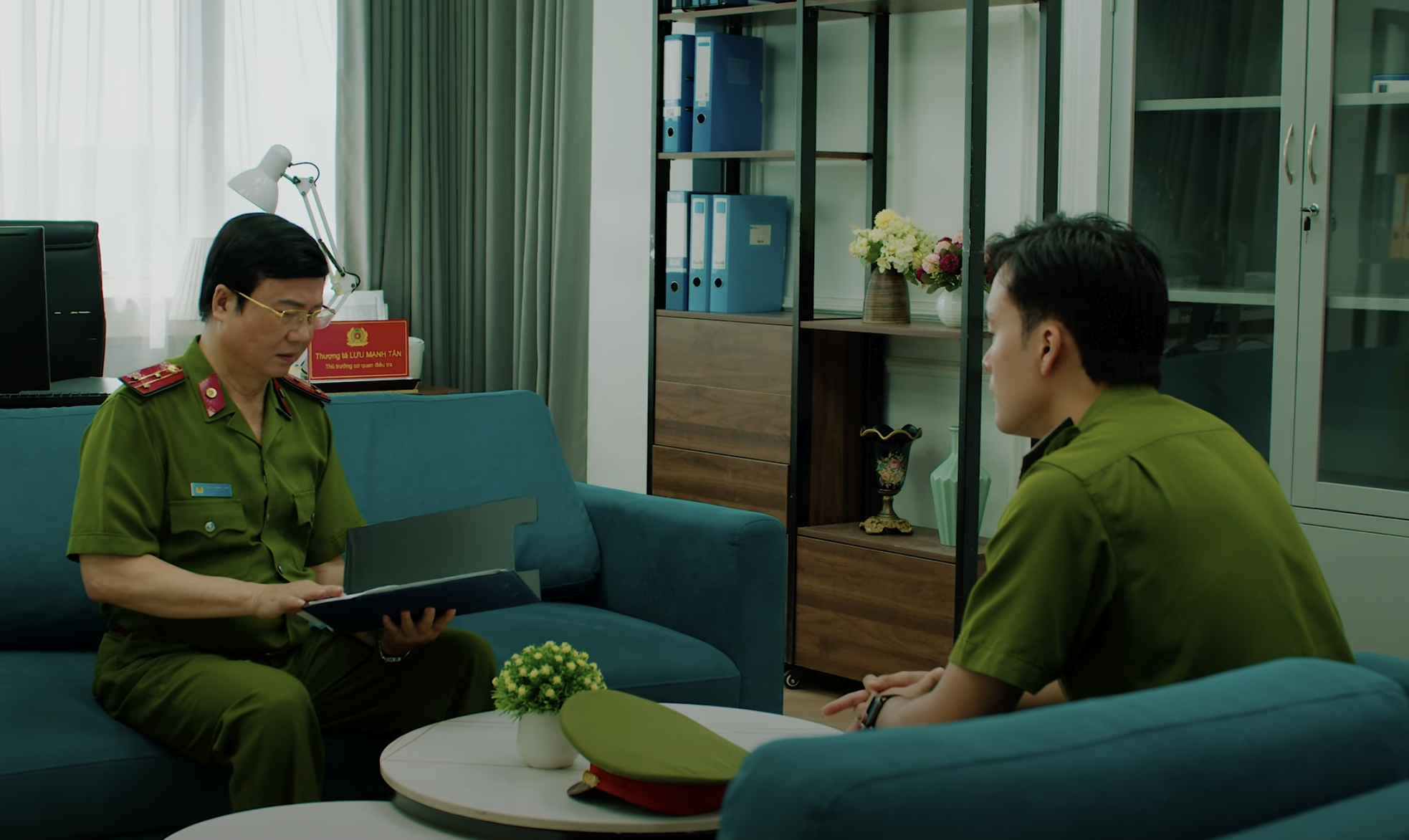 Những hình ảnh trong tập mở màn của Chiến thần Lạc Hồng.