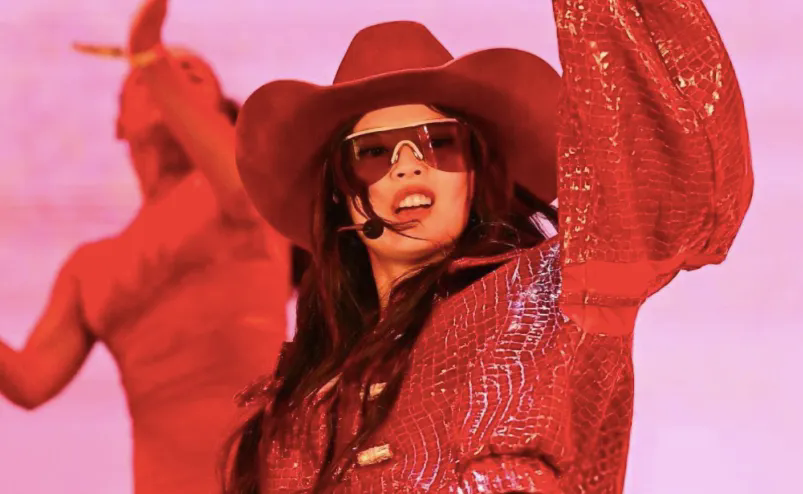 Tin đồn rạn nứt giữa Jennie và Lisa leo thang sau Coachella- Ảnh 2.