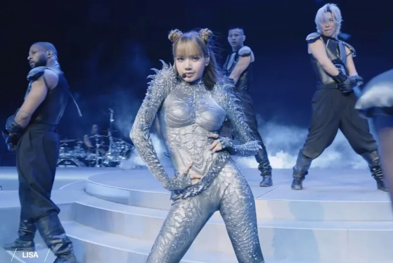 Tin đồn rạn nứt giữa Jennie và Lisa leo thang sau Coachella- Ảnh 1.