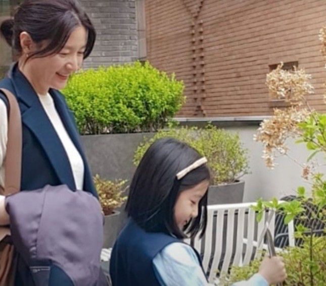 Lee Young Ae: “Tôi hôn chồng mỗi ngày”- Ảnh 3. Lee Young Ae: “Tôi hôn chồng mỗi ngày”- Ảnh 3.