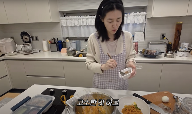 Lee Young Ae: “Tôi hôn chồng mỗi ngày”- Ảnh 4. Lee Young Ae: “Tôi hôn chồng mỗi ngày”- Ảnh 4.