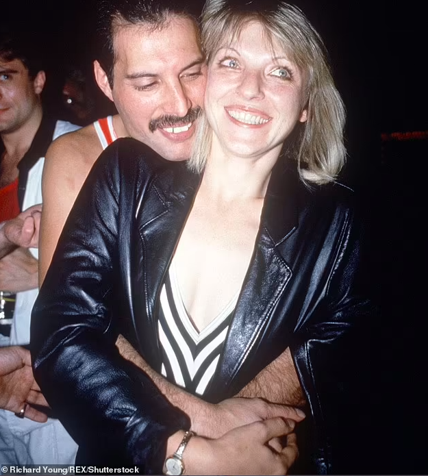 17 cuốn nhật ký bí mật của Freddie Mercury sẽ được công bố- Ảnh 2.