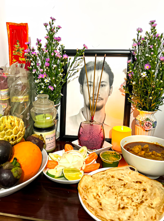 Ca sĩ chuyển giới đầu tiên của Việt Nam: 13 năm độc thân, thờ chồng, U60 vẫn thích chơi búp bê- Ảnh 2.