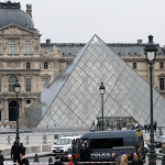 Bảo tàng Lourve vừa bị cướp giữa ban ngày trong vài phút: Hàng loạt kho báu vô giá của thế giới đã biến mất! anh chup man hinh 2025 10 20 luc 104540 1760931948601762083816 369 118 1532 1980 crop 1760931978015185307202png