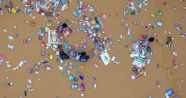 Nhà xác Thái Lan quá tải sau lũ lụt, phải dùng xe tải đông lạnh anh chup man hinh 2025 11 28 luc 170008 17643240210011659943804 365 208 1372 1819 crop 17643240390342107052499png