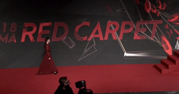 Tìm khắp thế gian không thấy cặp đôi nào đẹp hơn thế này: Nhà trai là tổng tài cực bá đạo, nhà gái tài sắc top đầu showbiz anh chup man hinh 2025 12 04 141919 17648327939121735252994 0 0 284 542 crop 1764832798087528755717png