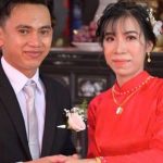 Cặp đôi Bến Tre làm đám cưới 3 mâm cỗ, ông bà, bố mẹ đứng ra bê tráp giờ ra sao? anh dai dien 1748313089 170 width740height495 auto cropjpg