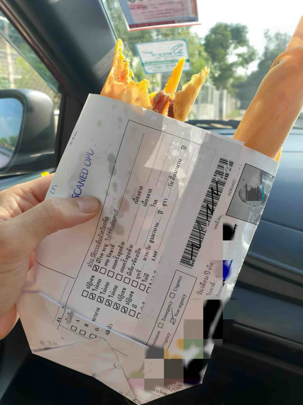 Bệnh viện ở Thái Lan bị phạt 37.000 USD vì bệnh án bị dùng làm giấy gói thức ăn- Ảnh 1. Bệnh viện ở Thái Lan bị phạt 37.000 USD vì bệnh án bị dùng làm giấy gói thức ăn- Ảnh 1.