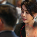 Khám xét nhà cựu đệ nhất phu nhân Hàn Quốc, phát hiện loạt "quà tặng" xa xỉ anh duoc tao boi phuonglinhnld luc 4875232128720 1755084088736699182561 1755155887749 1755155888048502280081 36 0 461 680 crop 1755155922303764670920png