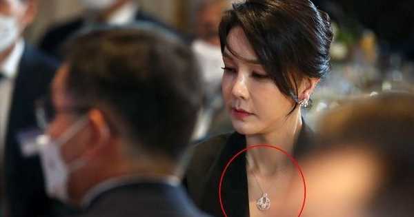 Khám xét nhà cựu đệ nhất phu nhân Hàn Quốc, phát hiện loạt "quà tặng" xa xỉ anh duoc tao boi phuonglinhnld luc 4875232128720 1755084088736699182561 1755155887749 1755155888048502280081 36 0 461 680 crop 1755155922303764670920png