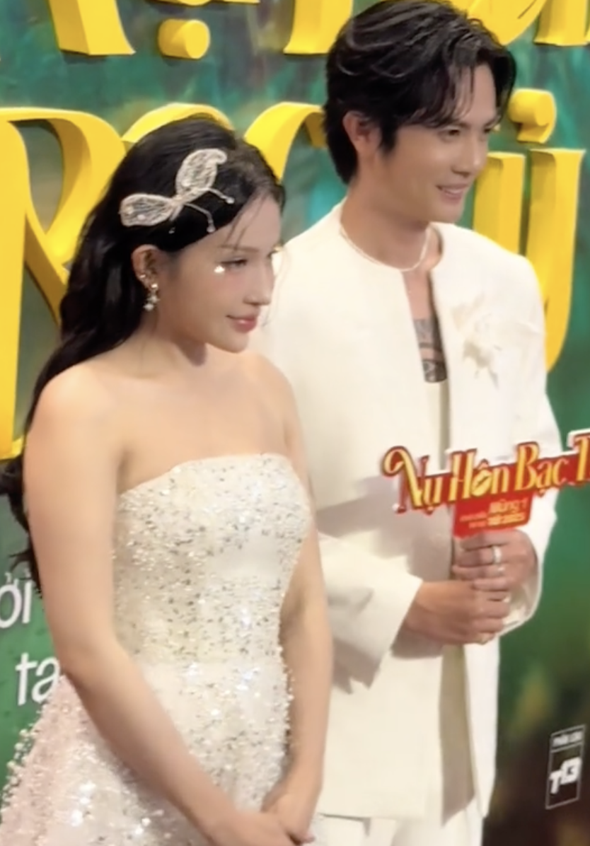 Cặp đôi bị đồn yêu đương hot nhất Vbiz công khai tình tứ, dân mạng phán câu này- Ảnh 1. Cặp đôi bị đồn yêu đương hot nhất Vbiz công khai tình tứ, dân mạng phán câu này- Ảnh 1.