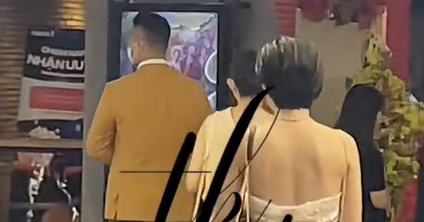 Tóm dính cặp đôi Vbiz bí mật chờ nhau ra về ở sự kiện, "bà hàng xóm" khui tin đã về ra mắt gia đình? anh man hinh 2025 01 26 luc 210719 17379055262441161756504 274 496 751 1408 crop 1737905547178395591970png