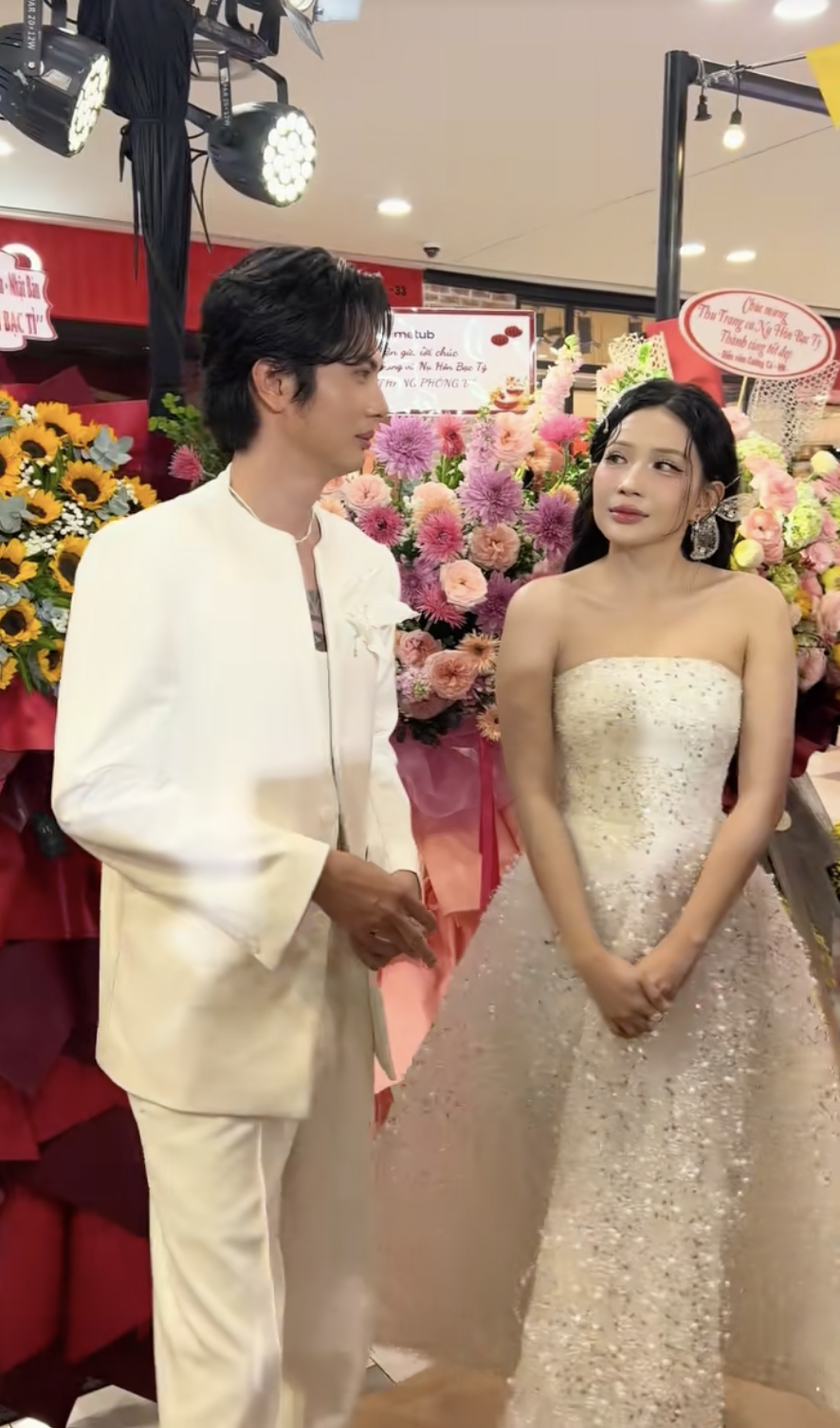 Bị réo gọi vì liên tục đi chung Khả Như, Huỳnh Phương nói thẳng lý do- Ảnh 2. Bị réo gọi vì liên tục đi chung Khả Như, Huỳnh Phương nói thẳng lý do- Ảnh 2.