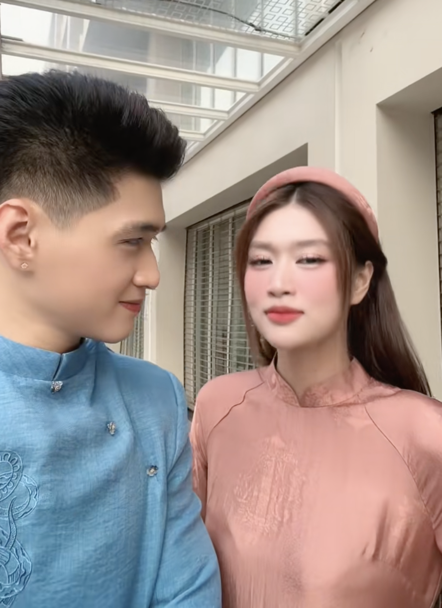 Cặp đôi hot nhất lúc này: Nhà gái là Hoa hậu, nhà trai lộ rõ vẻ si mê khó chối cãi- Ảnh 1.