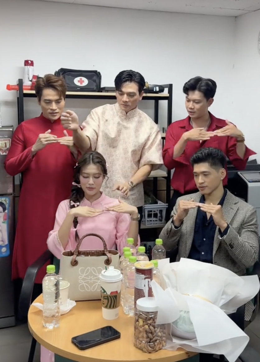 Cặp đôi hot nhất lúc này: Nhà gái là Hoa hậu, nhà trai lộ rõ vẻ si mê khó chối cãi- Ảnh 8.