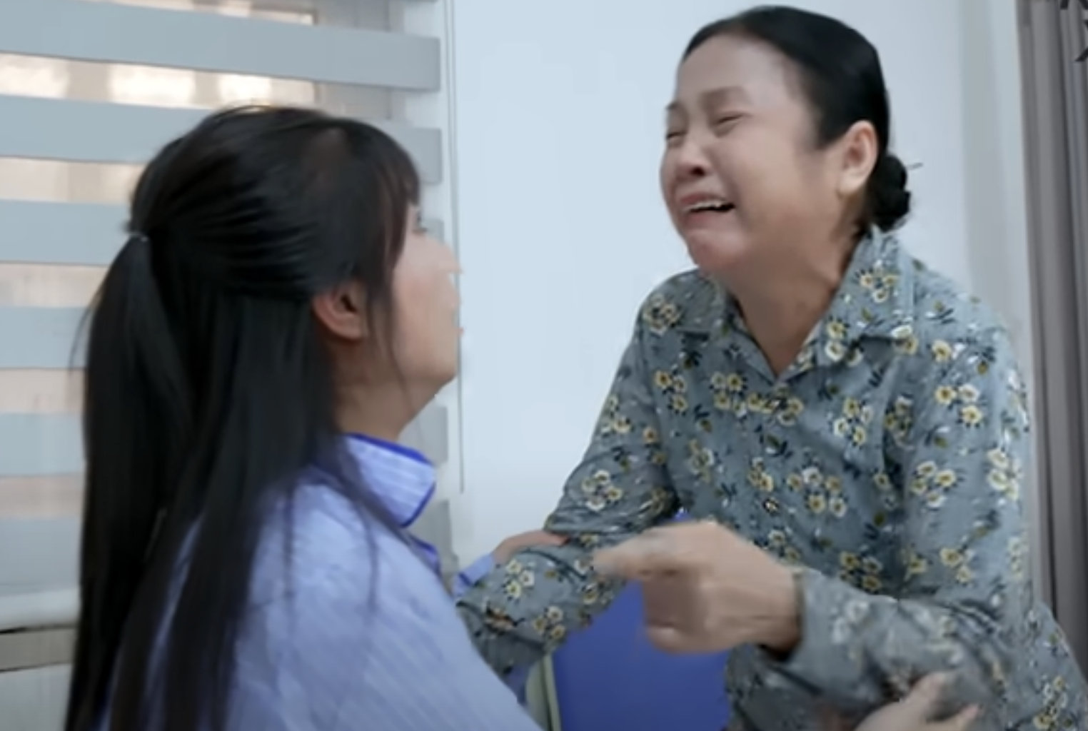 Bộ phim đang khiến netizen lục tung cõi mạng: Hàng loạt tình tiết phi lý, cay nghiệt nhưng sao xem cuốn thế này?- Ảnh 3. Bộ phim đang khiến netizen lục tung cõi mạng: Hàng loạt tình tiết phi lý, cay nghiệt nhưng sao xem cuốn thế này?- Ảnh 3.