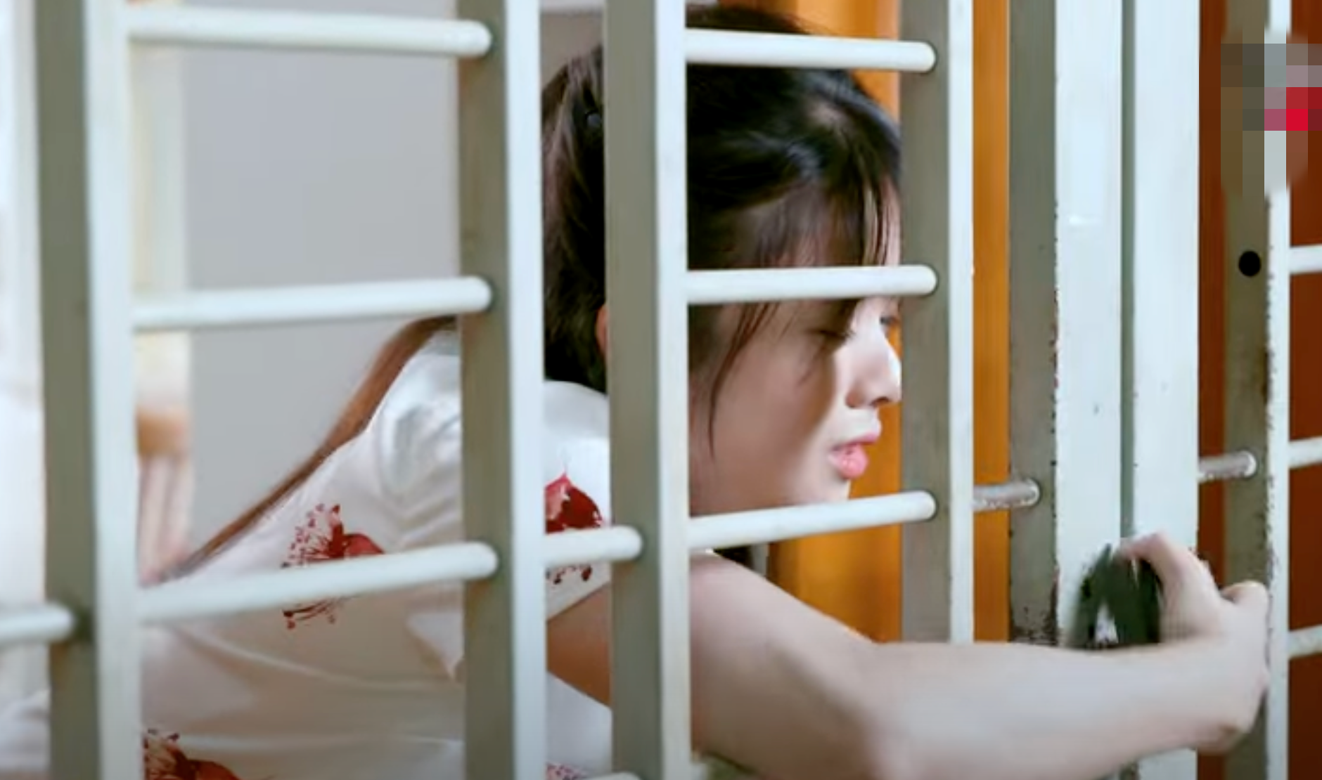 Bộ phim đang khiến netizen lục tung cõi mạng: Hàng loạt tình tiết phi lý, cay nghiệt nhưng sao xem cuốn thế này?- Ảnh 5. Bộ phim đang khiến netizen lục tung cõi mạng: Hàng loạt tình tiết phi lý, cay nghiệt nhưng sao xem cuốn thế này?- Ảnh 5.