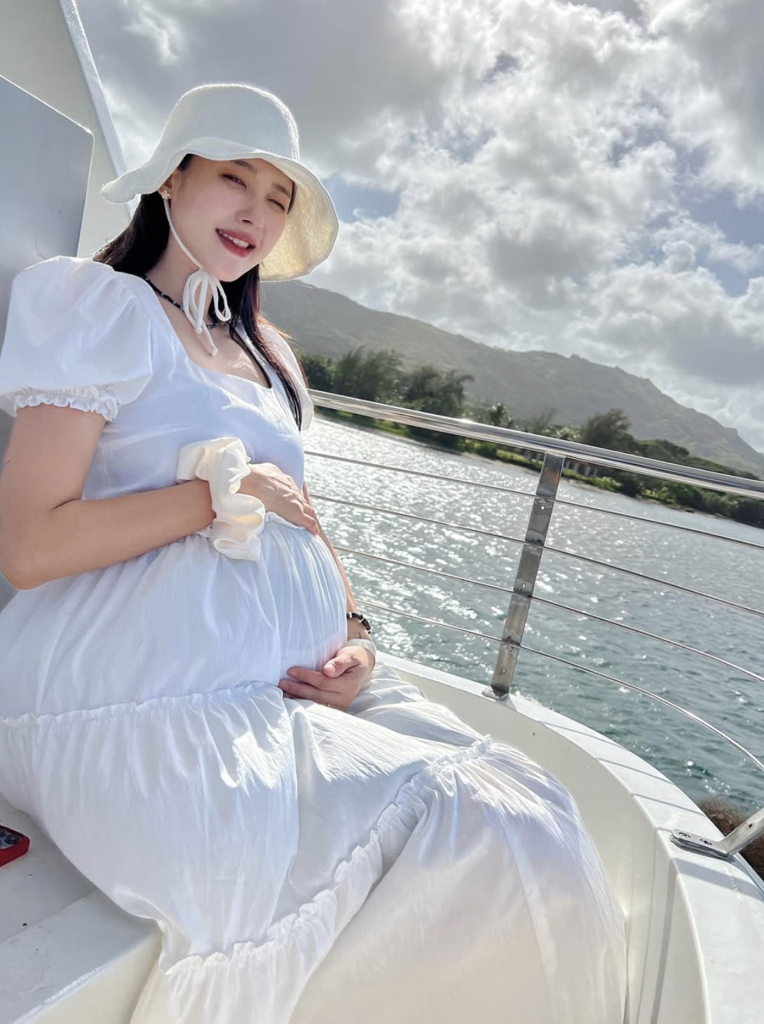 HOT: Hyuna bất ngờ khoe ảnh bụng bầu, công khai có em bé- Ảnh 3. HOT: Hyuna bất ngờ khoe ảnh bụng bầu, công khai có em bé- Ảnh 3.