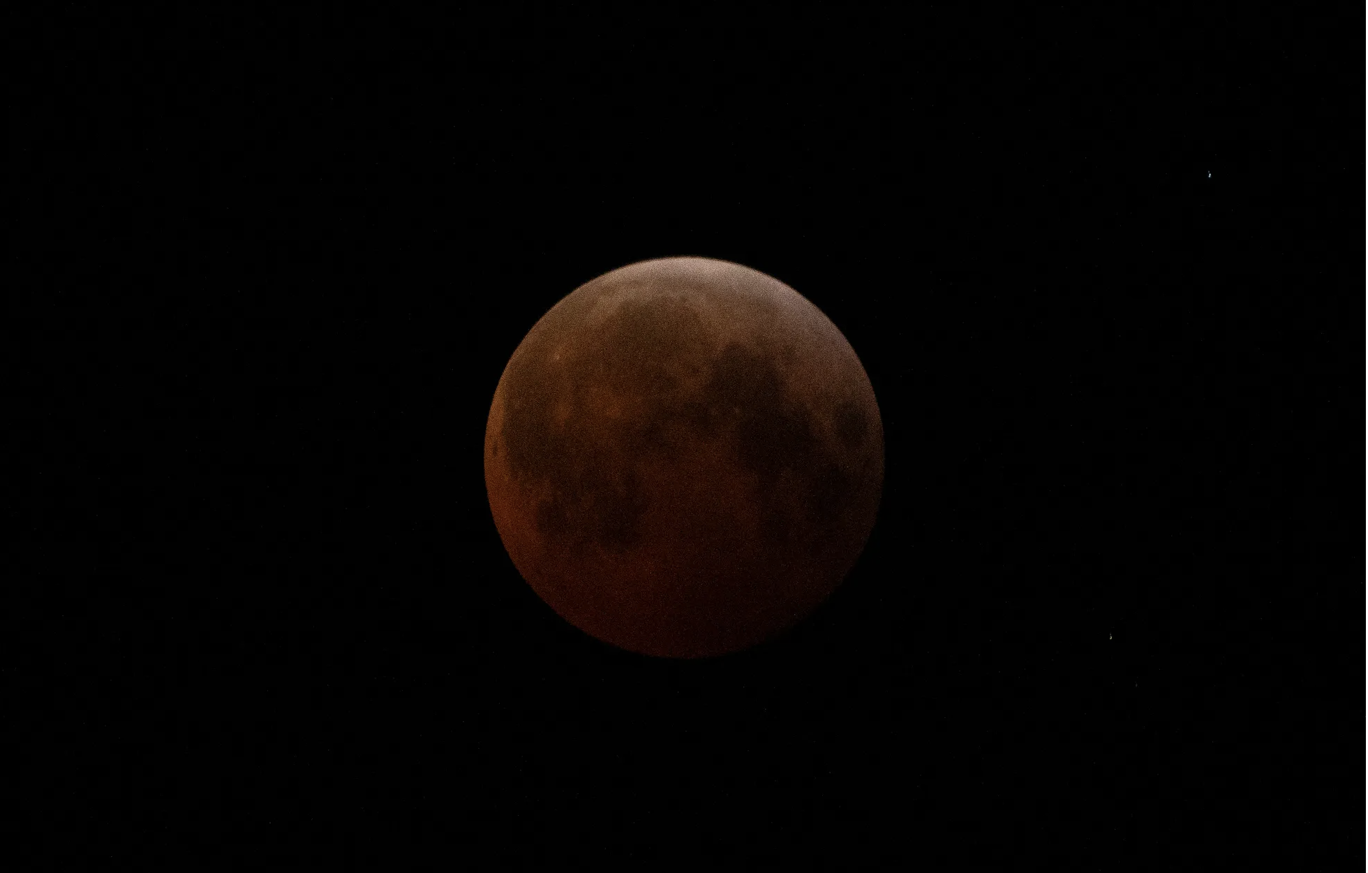 Chiêm ngưỡng chùm ảnh trăng máu tháng 3 đẹp siêu thực khiến cả thế giới ngỡ ngàng- Ảnh 2. Chiêm ngưỡng chùm ảnh trăng máu tháng 3 đẹp siêu thực khiến cả thế giới ngỡ ngàng- Ảnh 2.