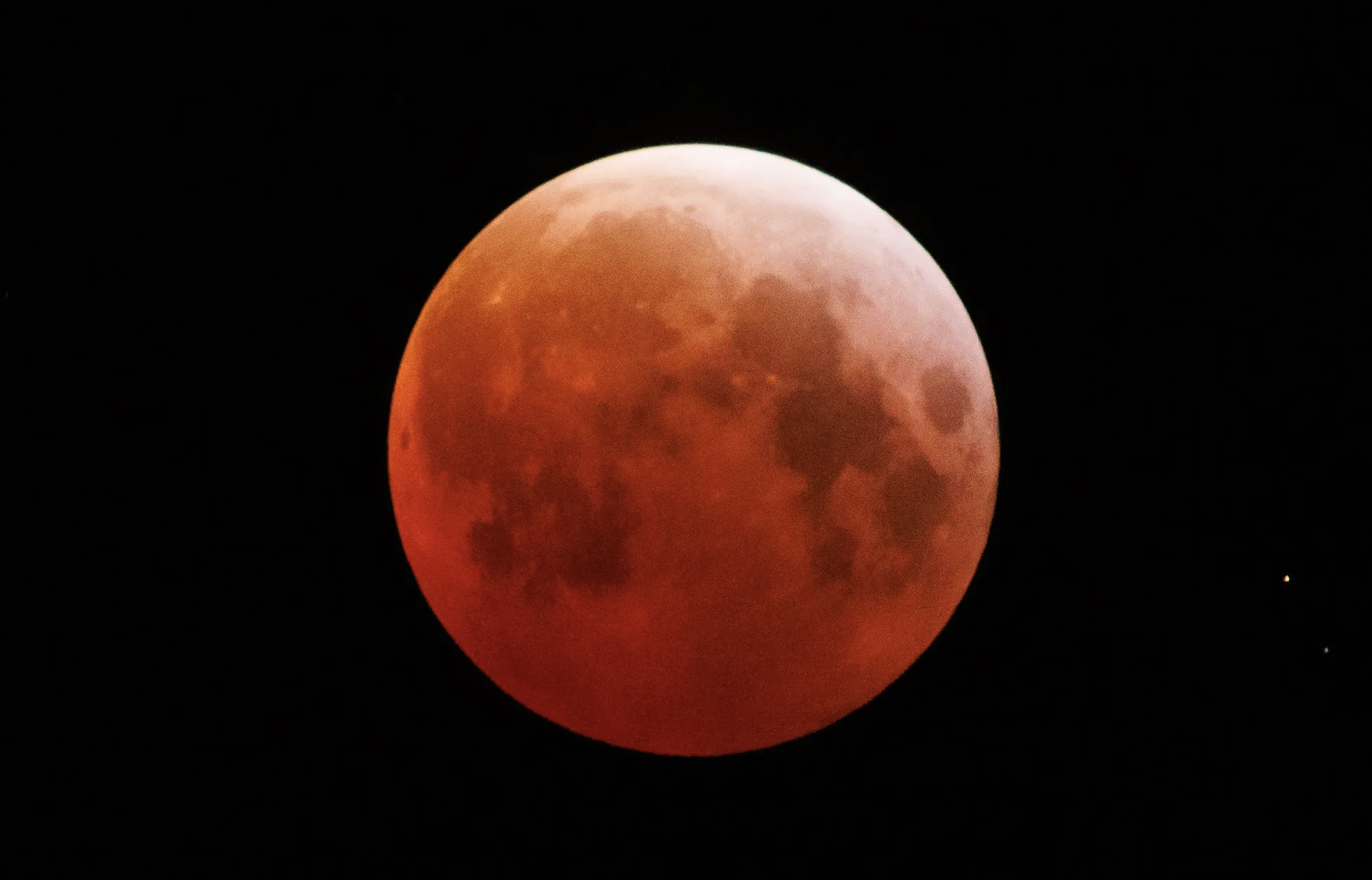 Chiêm ngưỡng chùm ảnh trăng máu tháng 3 đẹp siêu thực khiến cả thế giới ngỡ ngàng- Ảnh 5. Chiêm ngưỡng chùm ảnh trăng máu tháng 3 đẹp siêu thực khiến cả thế giới ngỡ ngàng- Ảnh 5.