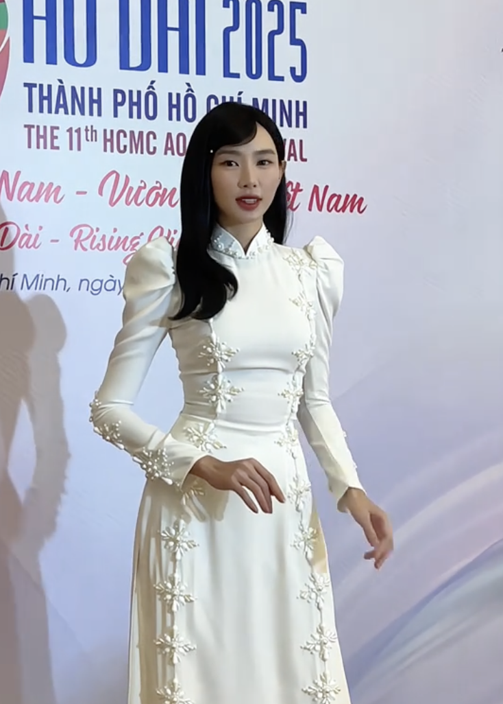 Hoa hậu Thùy Tiên trở lại sau vụ quảng cáo kẹo rau bị xử phạt- Ảnh 3. Hoa hậu Thùy Tiên trở lại sau vụ quảng cáo kẹo rau bị xử phạt- Ảnh 3.